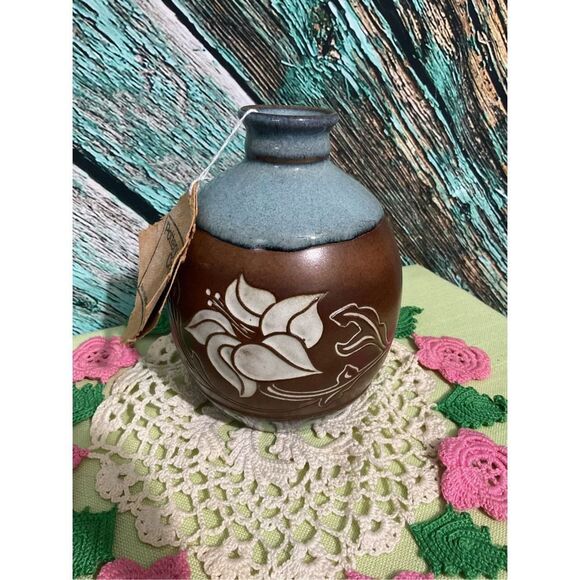 NOS Vintage Pottery Craft Vase Flower Front Beautiful 6.5” 🌿🌸 - Picture 1 of 12